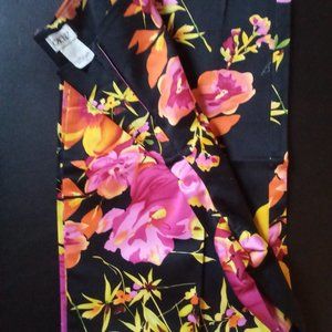 CACHE' Black Floral Capri Pants (stretch) Size: 10